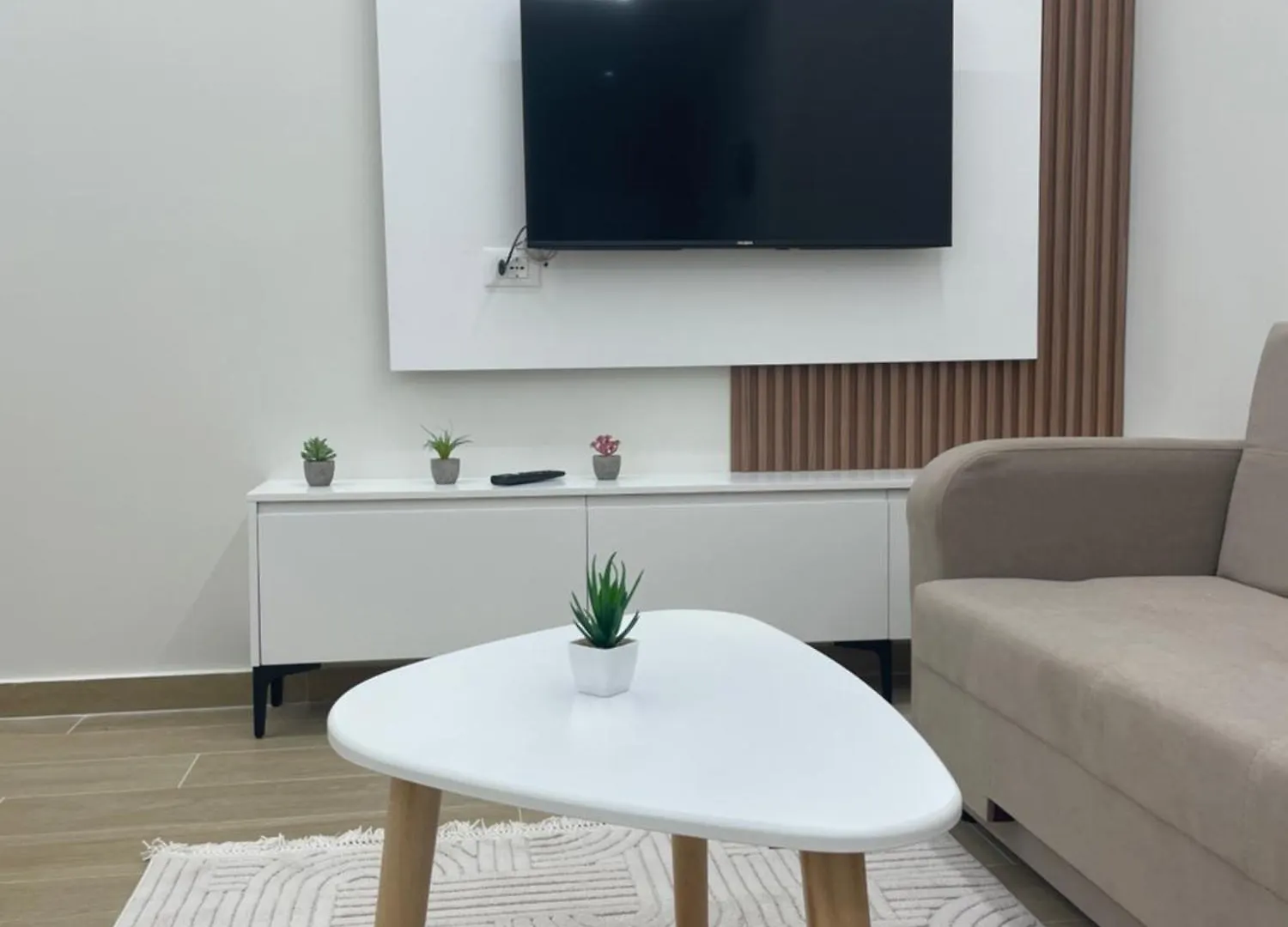 Ad Apartments Vlorë 0*,  Albânia